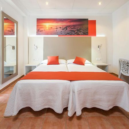 Hostal Adelino San Antonio  Luaran gambar