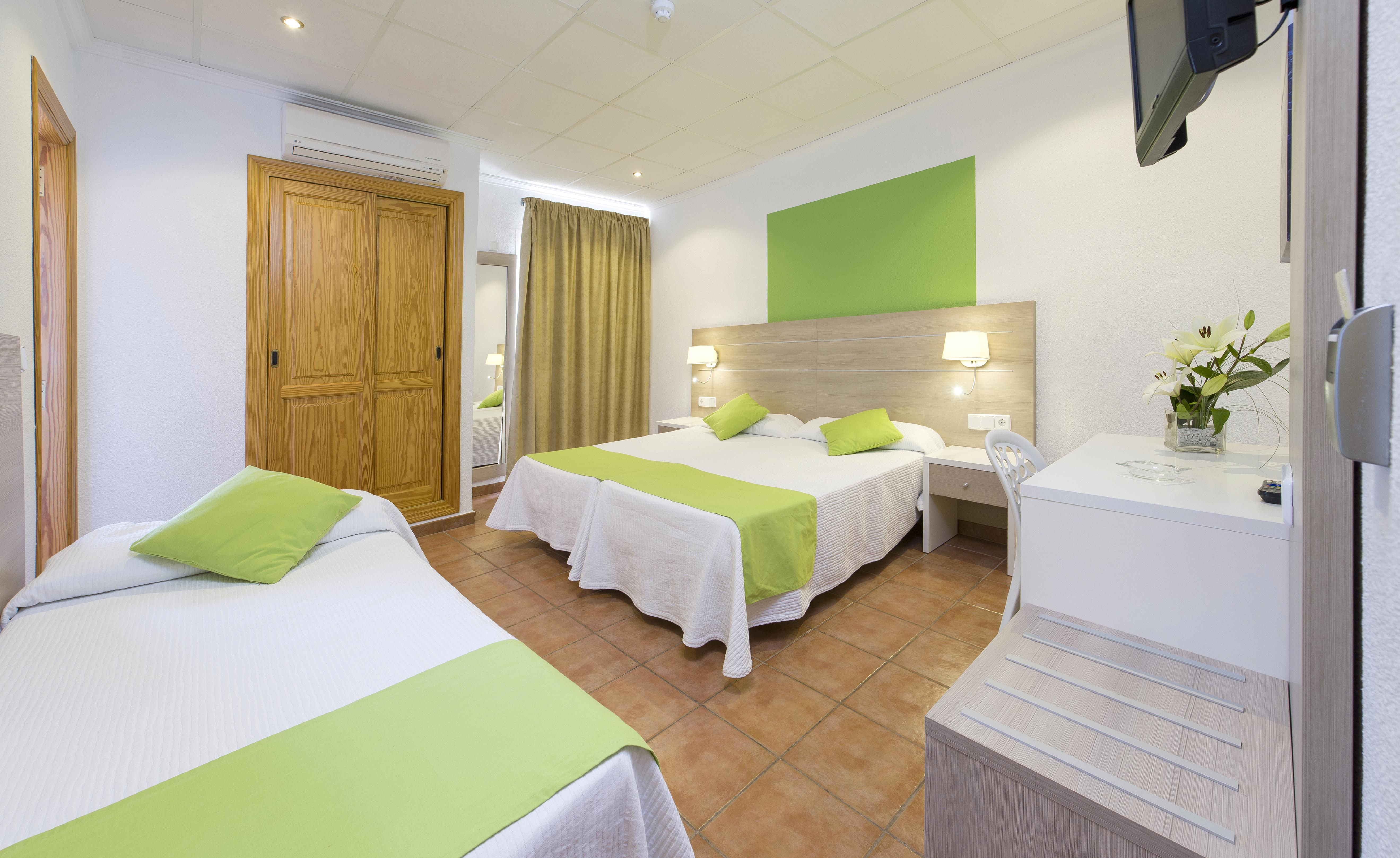 Hostal Adelino San Antonio  Luaran gambar