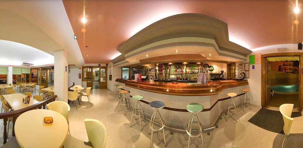 Hostal Adelino San Antonio  Luaran gambar