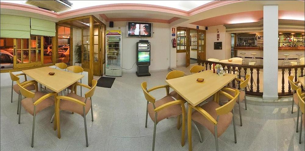 Hostal Adelino San Antonio  Luaran gambar