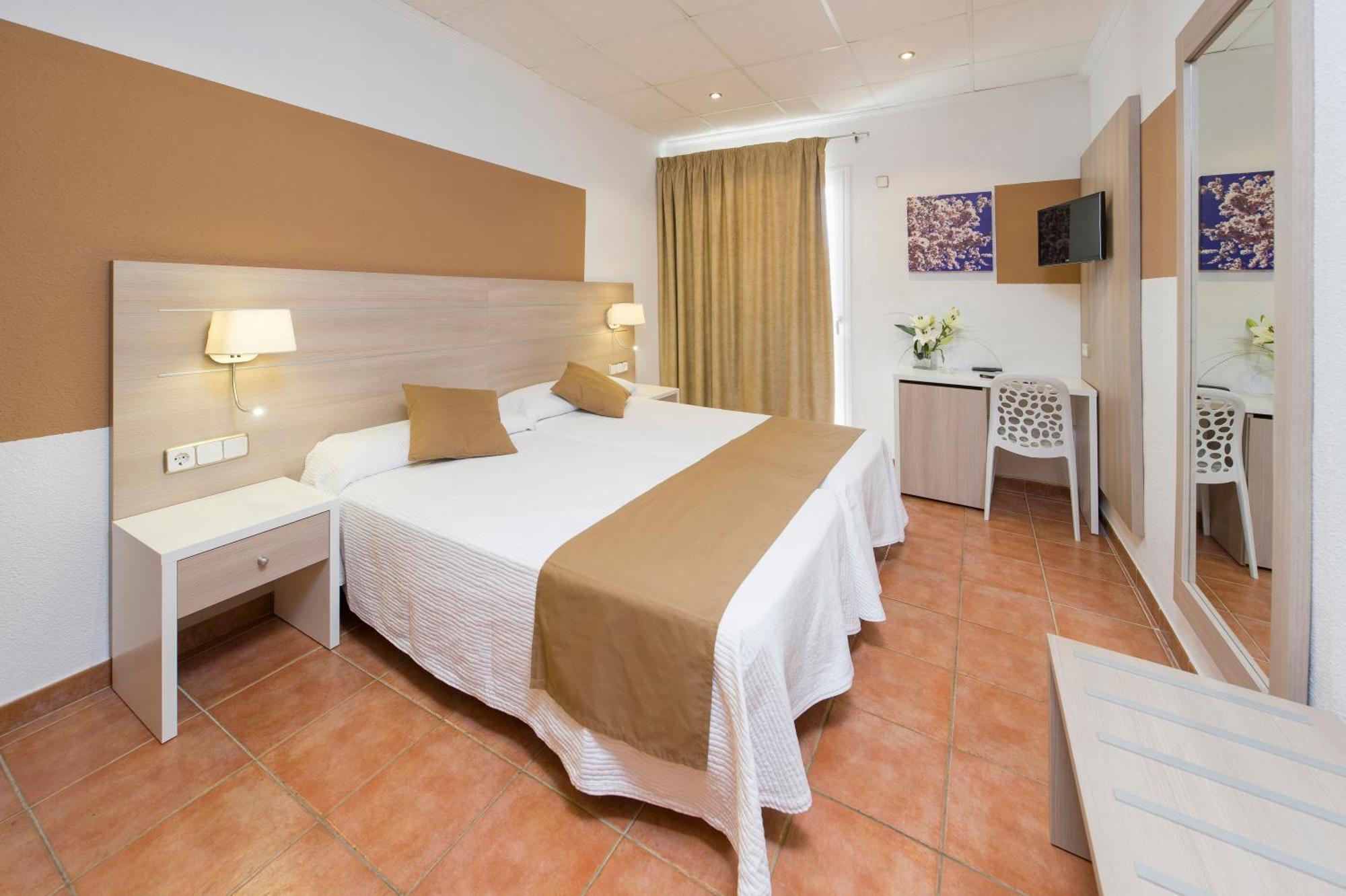 Hostal Adelino San Antonio  Luaran gambar