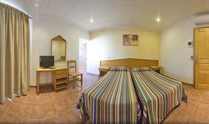 Hostal Adelino San Antonio  Luaran gambar